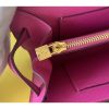 Let us introduce the Kelly Wallet to Go. The petite bag has the traditional Kelly wallet turn-clasp and sangles. The addition of a removable shoulder strap transforms this iconic style into a multi-functional piece - switch from a classic wallet to a crossbody bag in one fell swoop! - Image 6