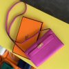 Let us introduce the Kelly Wallet to Go. The petite bag has the traditional Kelly wallet turn-clasp and sangles. The addition of a removable shoulder strap transforms this iconic style into a multi-functional piece - switch from a classic wallet to a crossbody bag in one fell swoop!